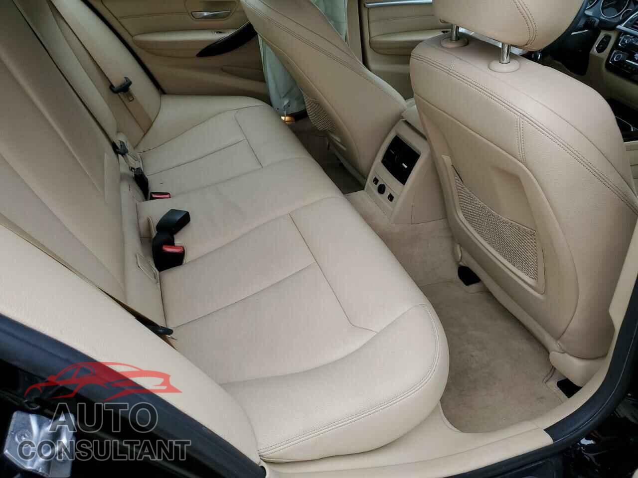 BMW 3 SERIES 2016 - WBA8E3G52GNU00093