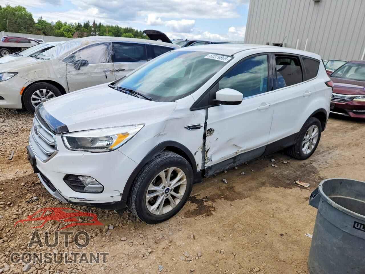 FORD ESCAPE 2017 - 1FMCU9GD0HUC32273