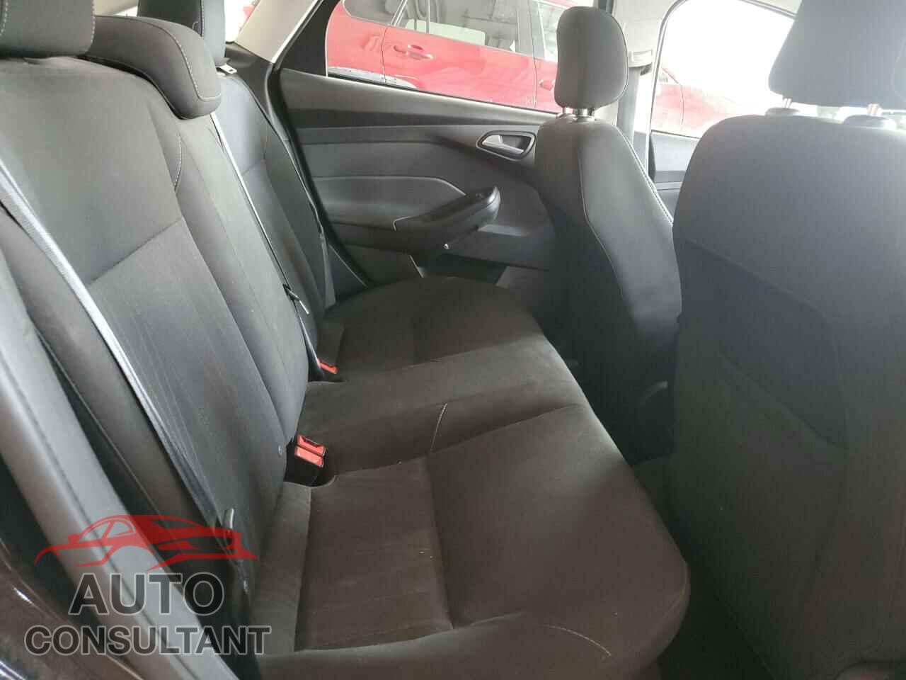 FORD FOCUS 2018 - 1FADP3FE5JL228471