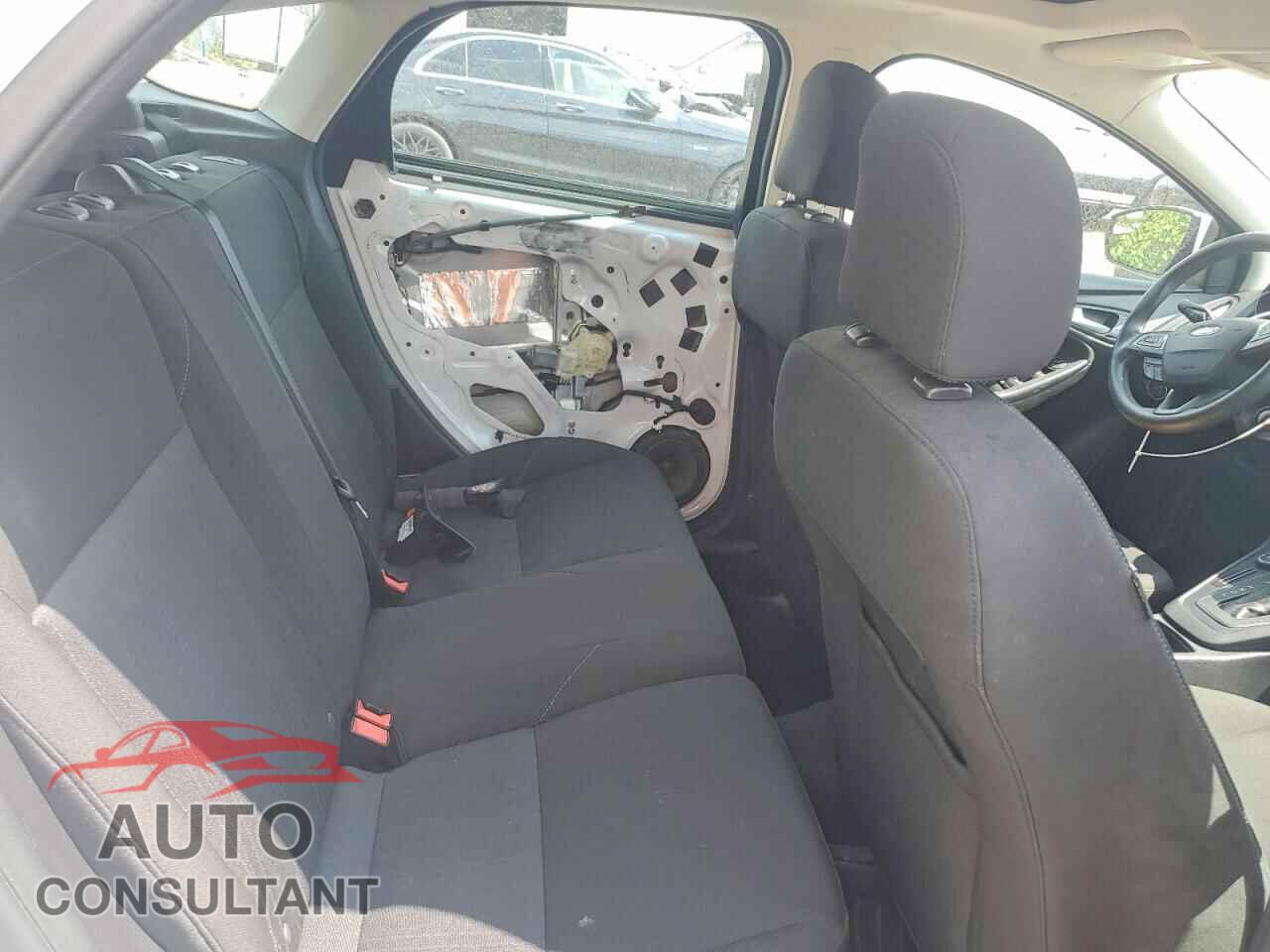 FORD FOCUS 2015 - 1FADP3K21FL265259