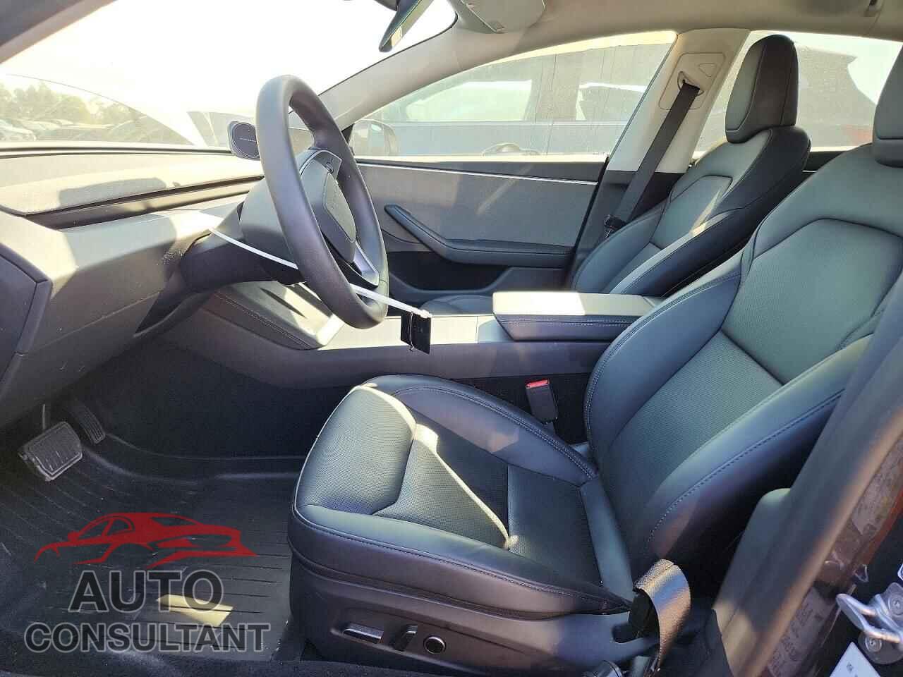 TESLA MODEL 3 2025 - 5YJ3E1EA4SF043590