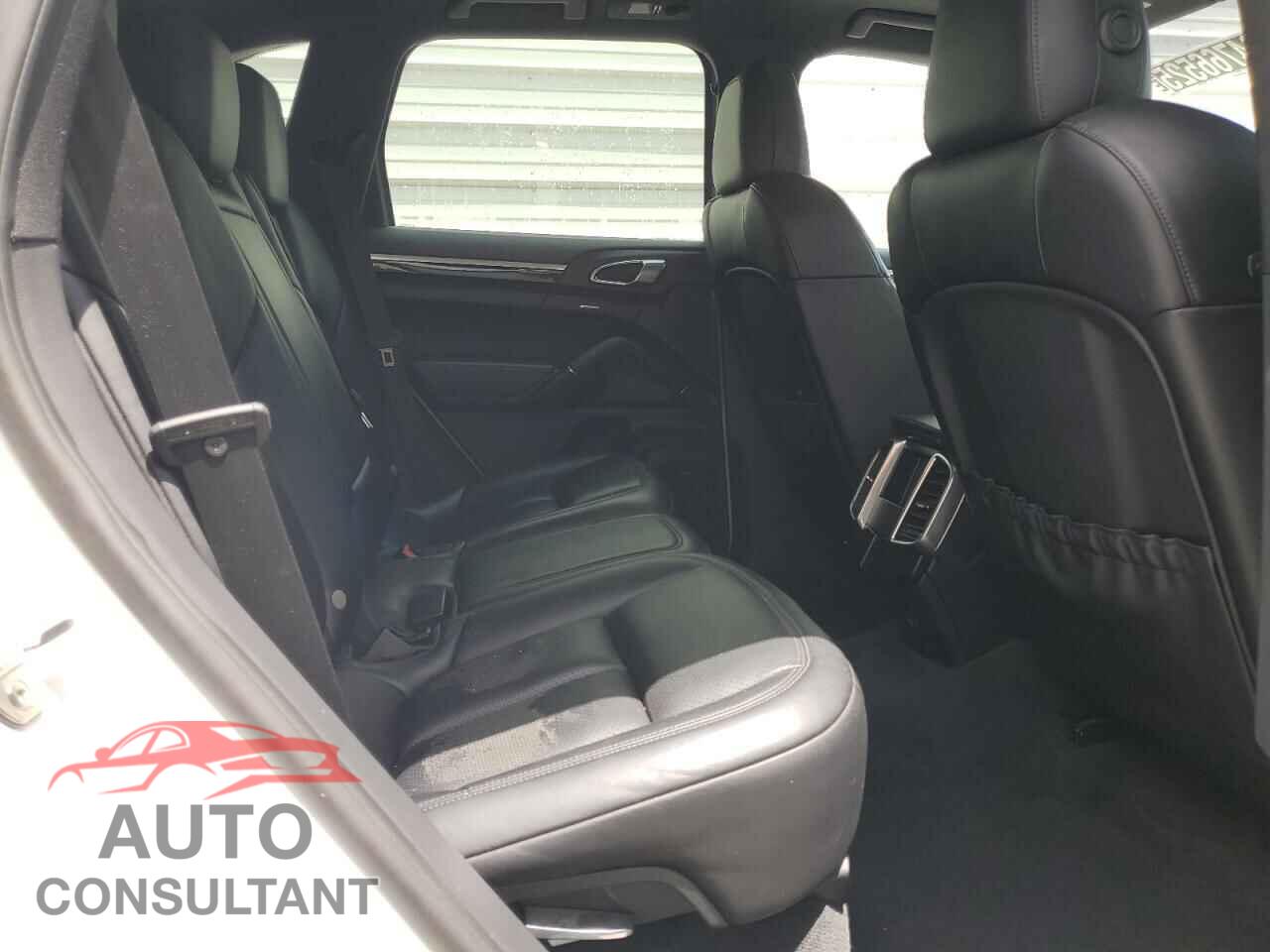 PORSCHE CAYENNE 2018 - WP1AA2A23JKA03931