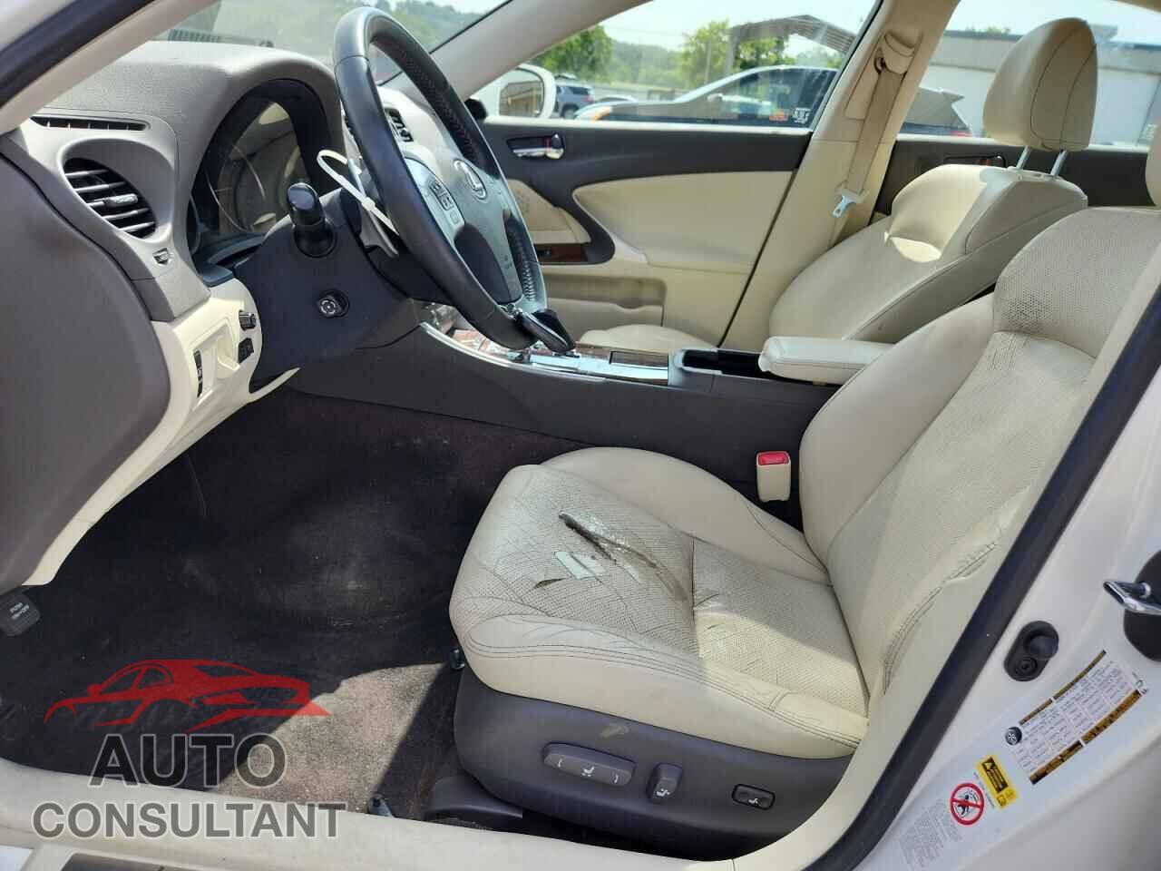 LEXUS IS 2011 - JTHCF5C25B5046367