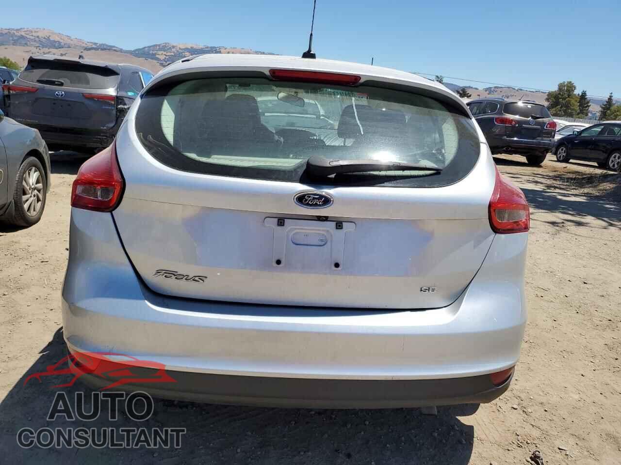 FORD FOCUS 2017 - 1FADP3K26HL232020