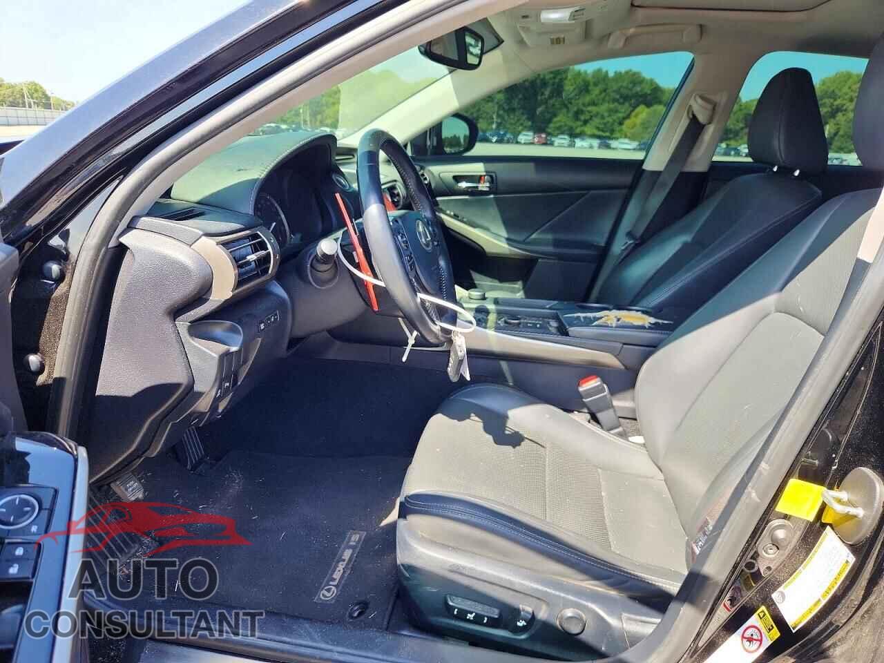 LEXUS IS 2015 - JTHBF1D27F5052695