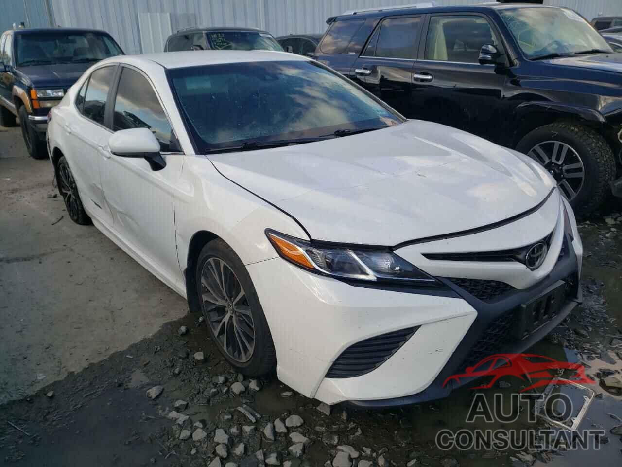 TOYOTA CAMRY 2018 - 4T1B11HK8JU153359