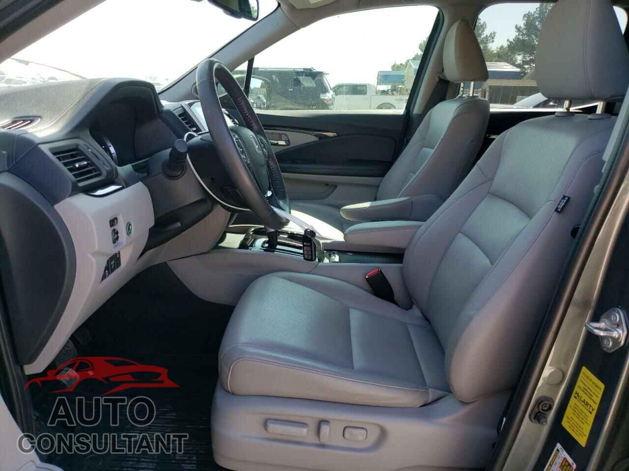 HONDA RIDGELINE 2018 - 5FPYK3F73JB015654