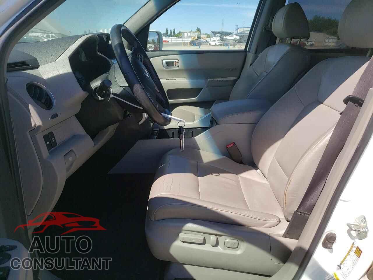 HONDA PILOT 2011 - 5FNYF4H94BB014080