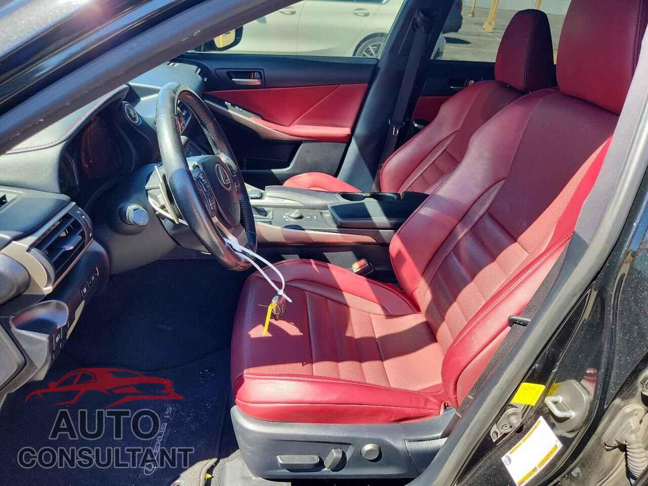 LEXUS IS 2019 - JTHC81D23K5036020