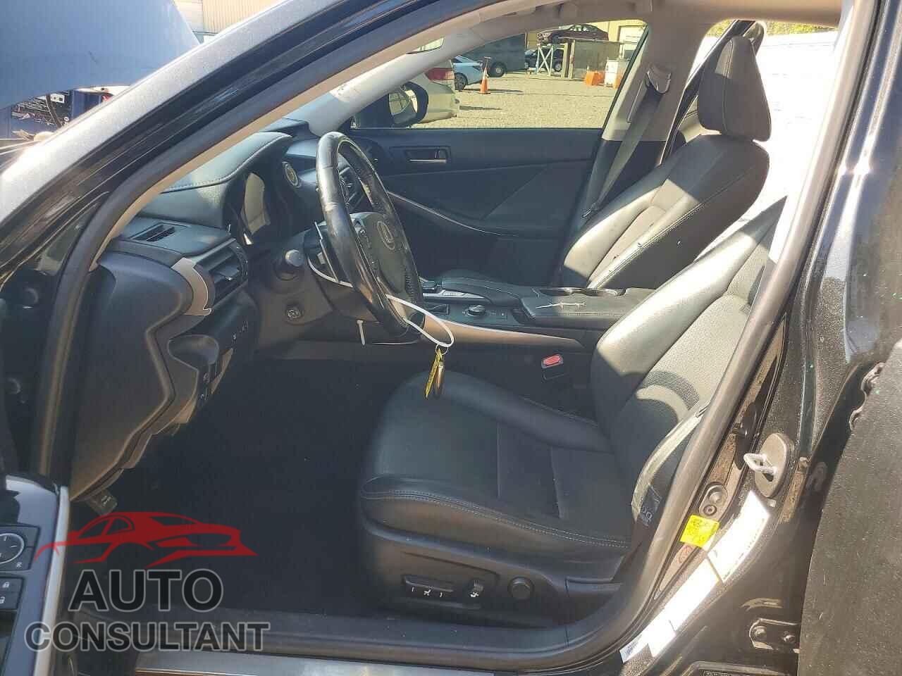 LEXUS IS 2017 - JTHBA1D27H5049233