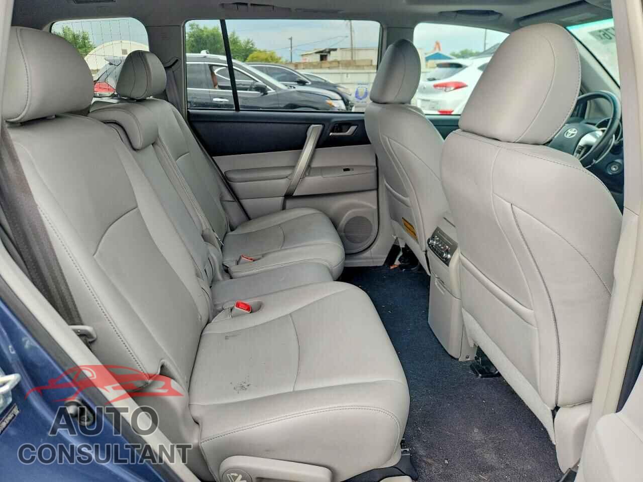 TOYOTA HIGHLANDER 2013 - 5TDBK3EH4DS213927