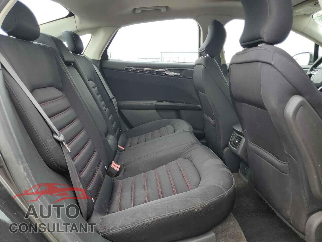 FORD FUSION 2015 - 1FA6P0H71F5114517