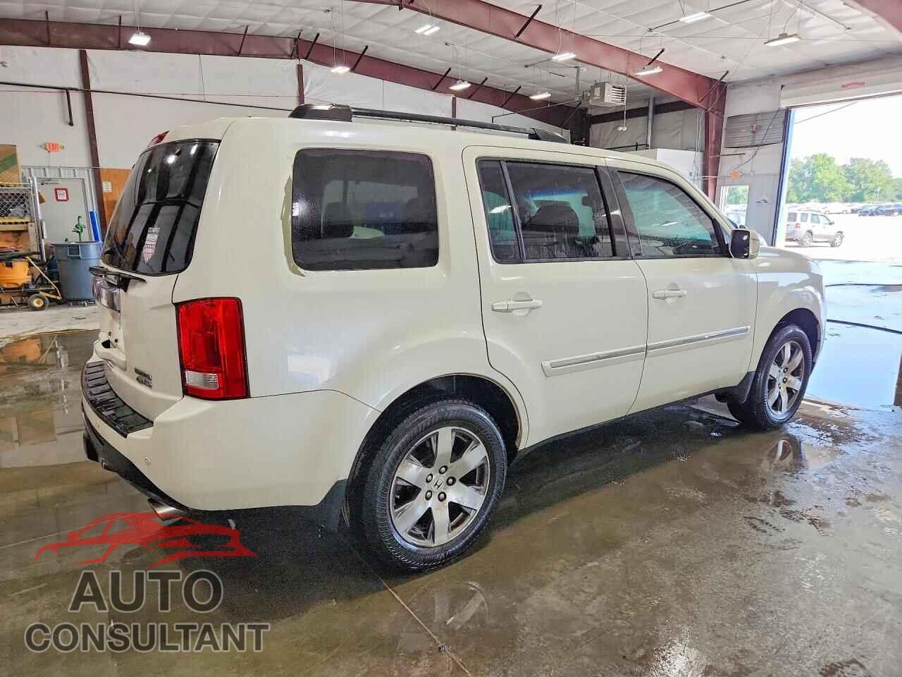 HONDA PILOT 2015 - 5FNYF4H94FB044203