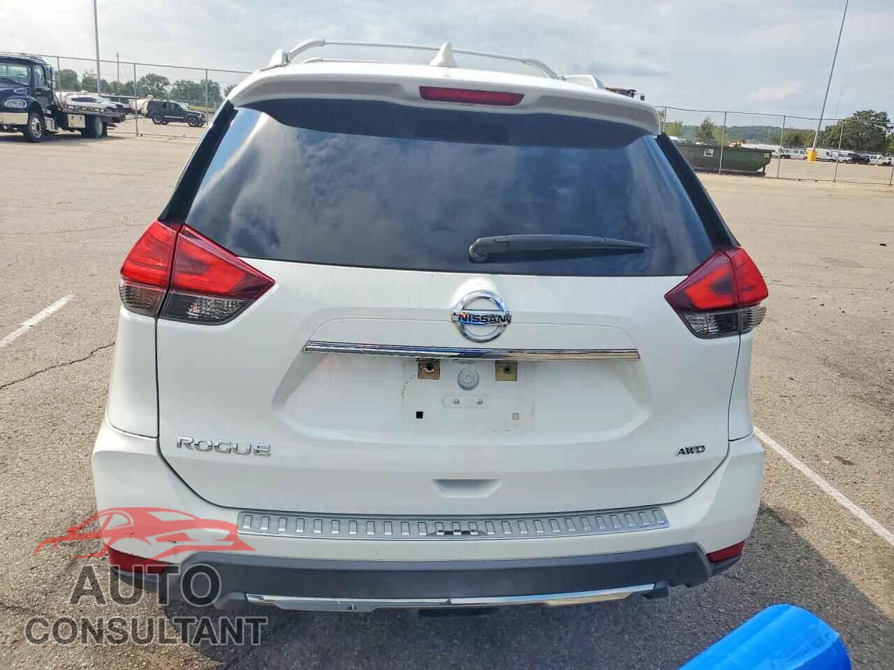NISSAN ROGUE 2017 - KNMAT2MV2HP512357