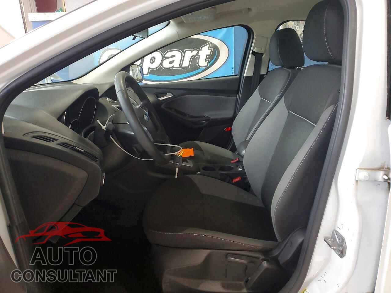 FORD FOCUS 2014 - 1FADP3F2XEL388776