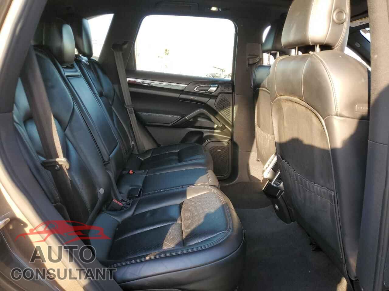 PORSCHE CAYENNE 2016 - WP1AA2A29GLA02916