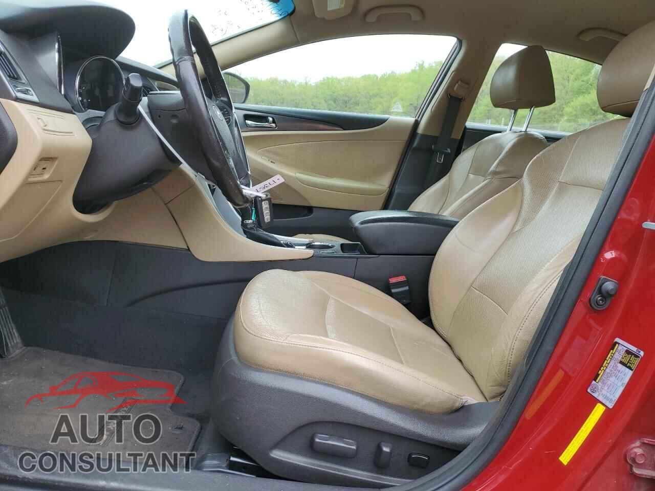 HYUNDAI SONATA 2013 - KMHEC4A41DA081401