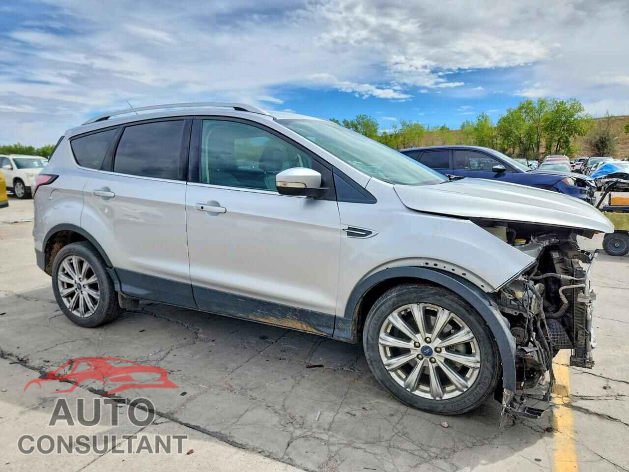 FORD ESCAPE 2017 - 1FMCU9J94HUE18208