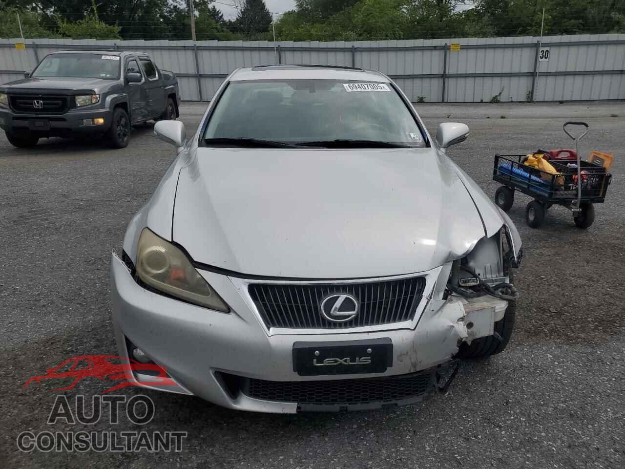 LEXUS IS 2012 - JTHCF5C2XC5059648