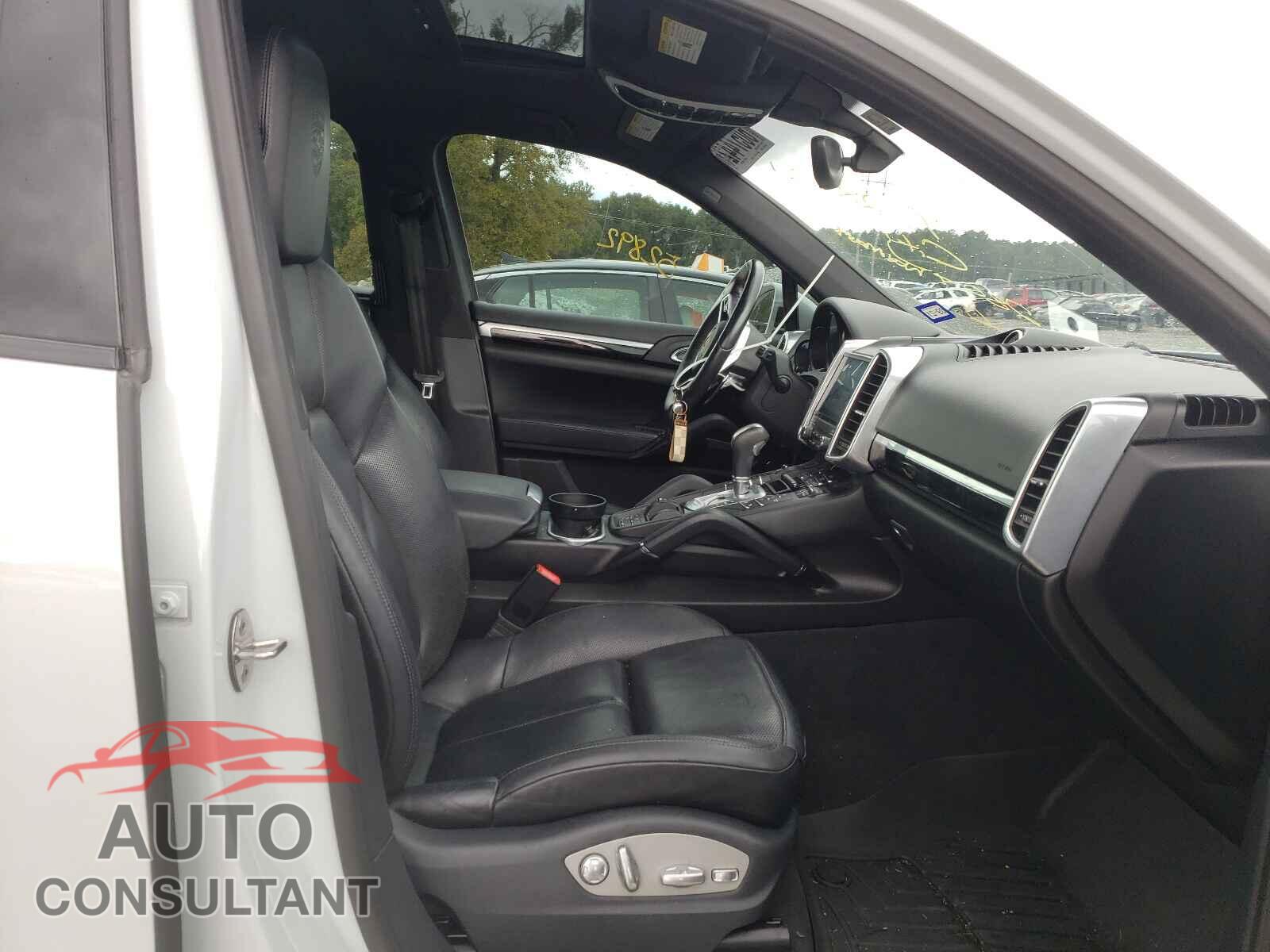 PORSCHE CAYENNE 2017 - WP1AA2A23HKA84777