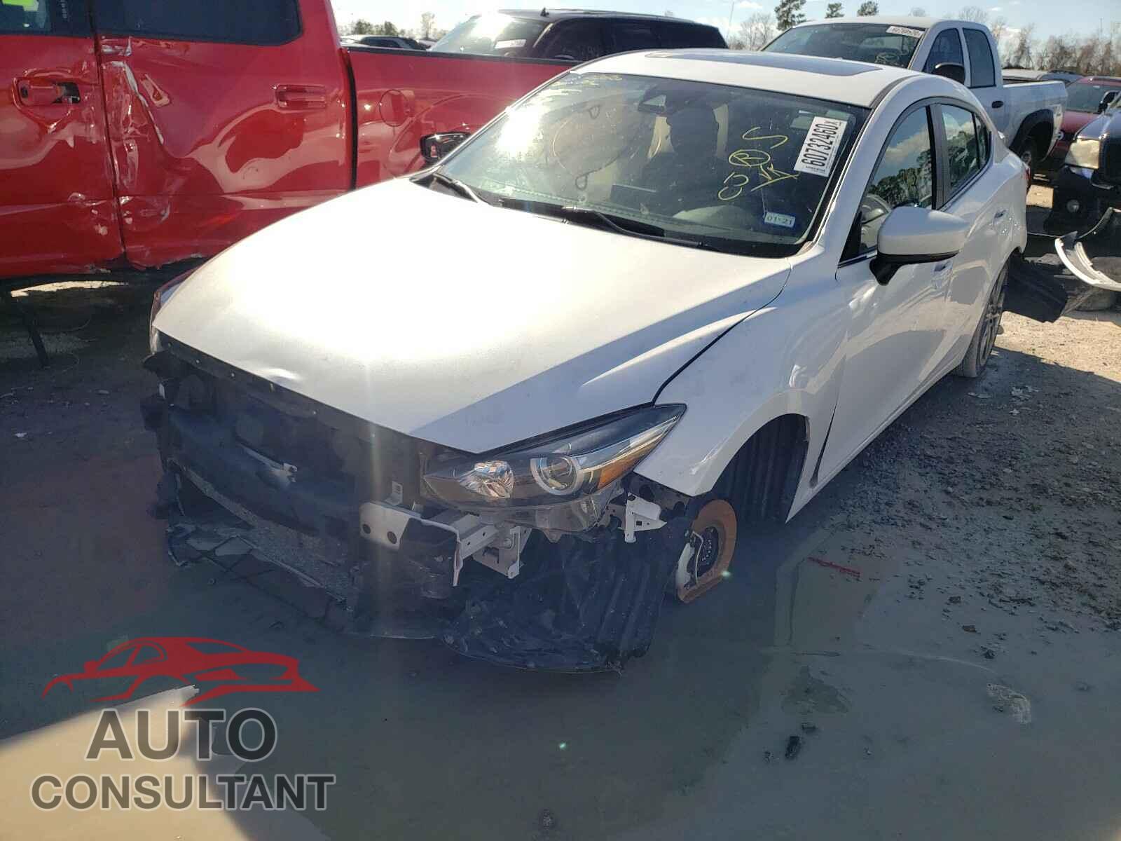 MAZDA 3 2018 - 3MZBN1V38JM263156