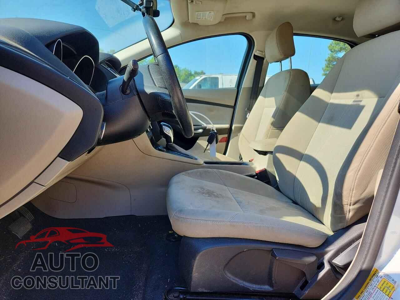 FORD FOCUS 2015 - 1FADP3K20FL384209