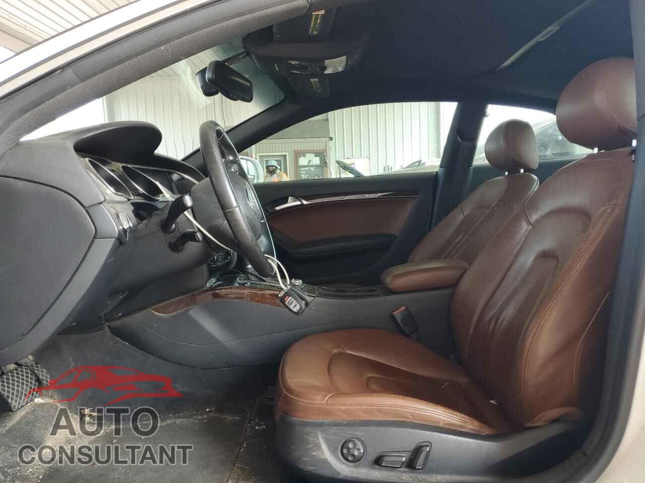 AUDI A5 2011 - WAULFAFR8BA008204