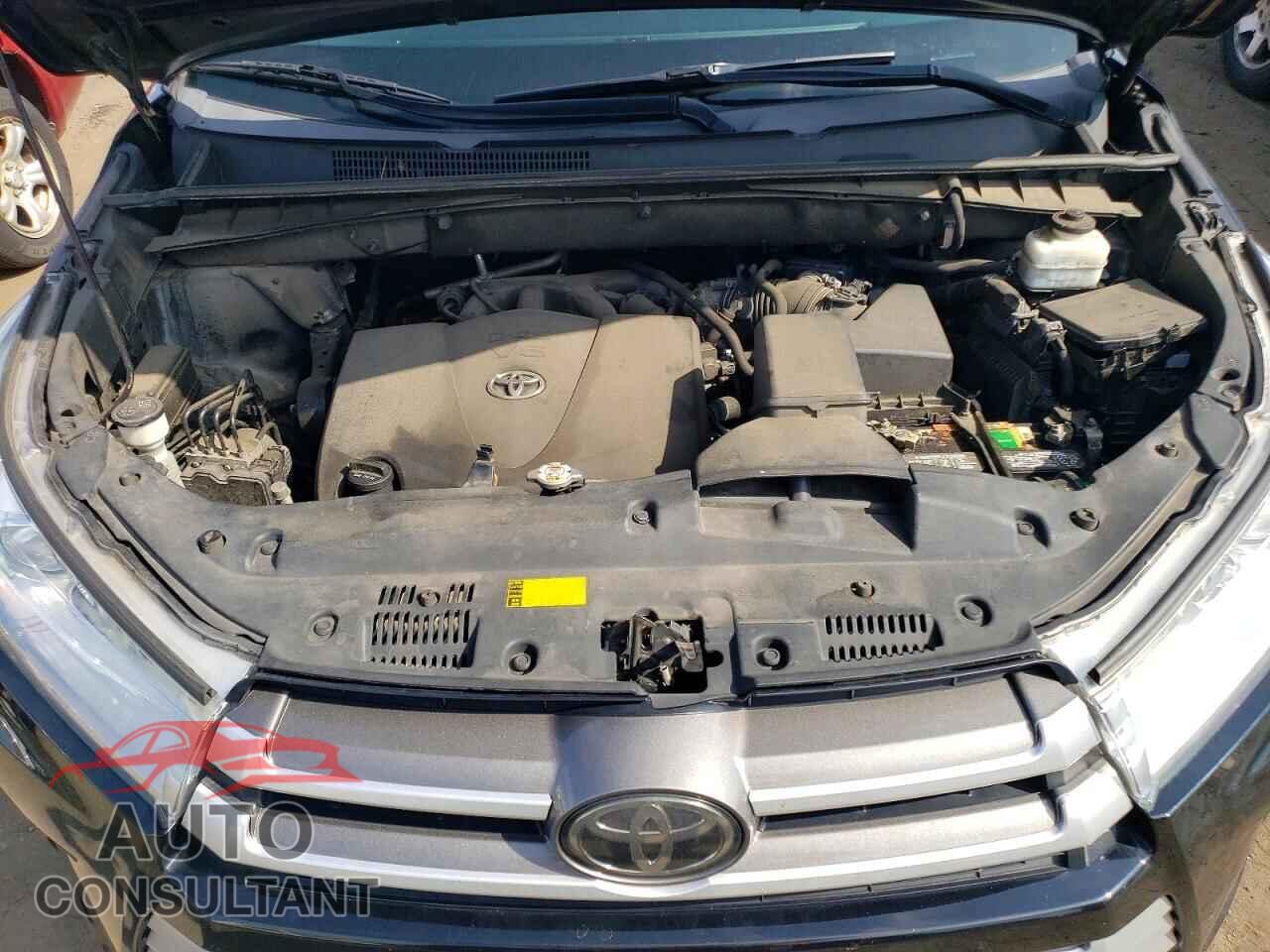 TOYOTA HIGHLANDER 2019 - 5TDJZRFH8KS588564