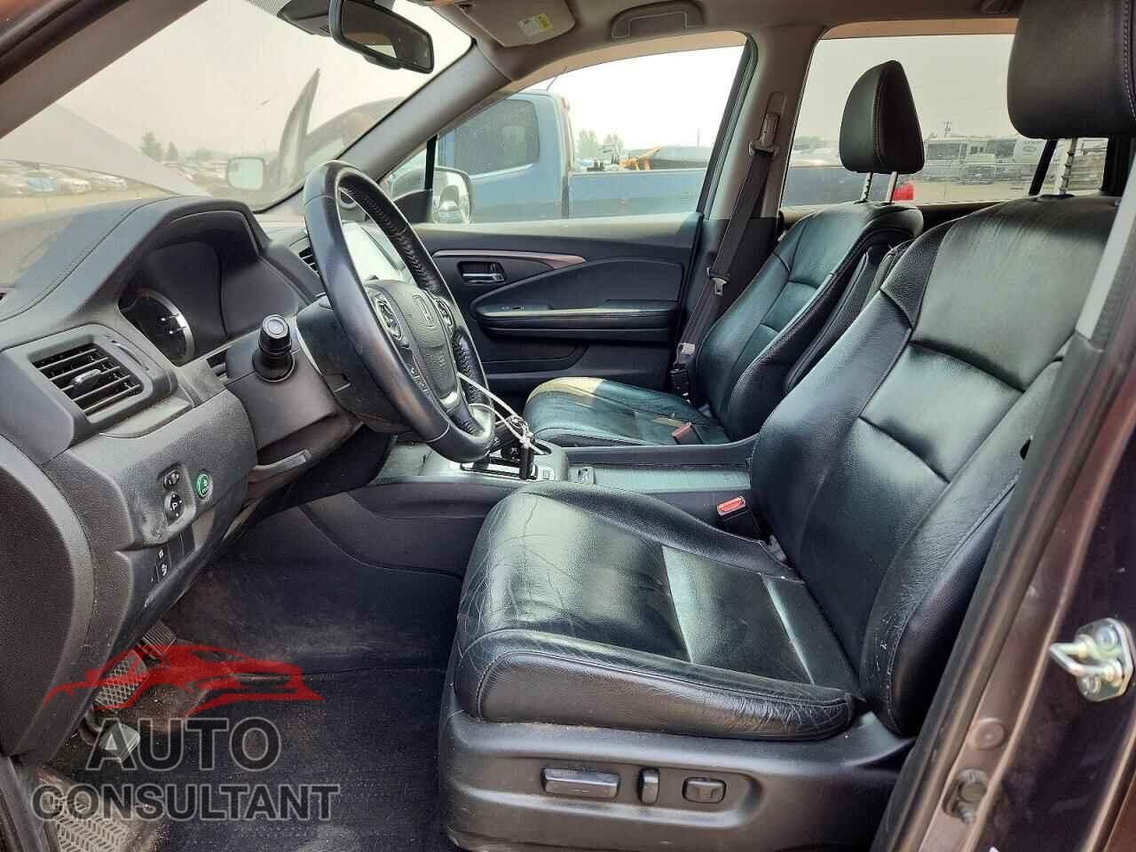 HONDA PILOT 2017 - 5FNYF6H62HB004352