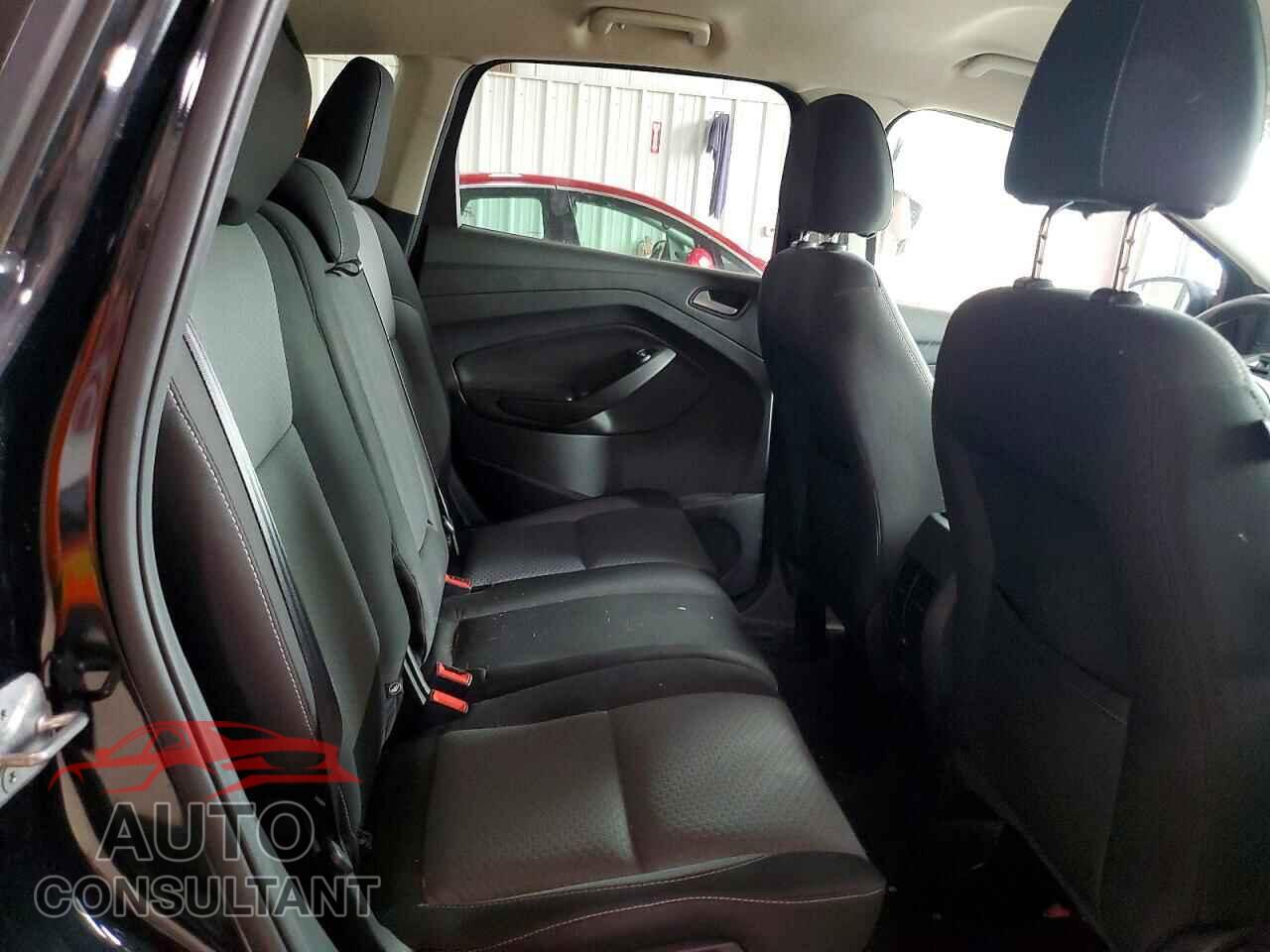 FORD ESCAPE 2017 - 1FMCU9GD4HUC08624