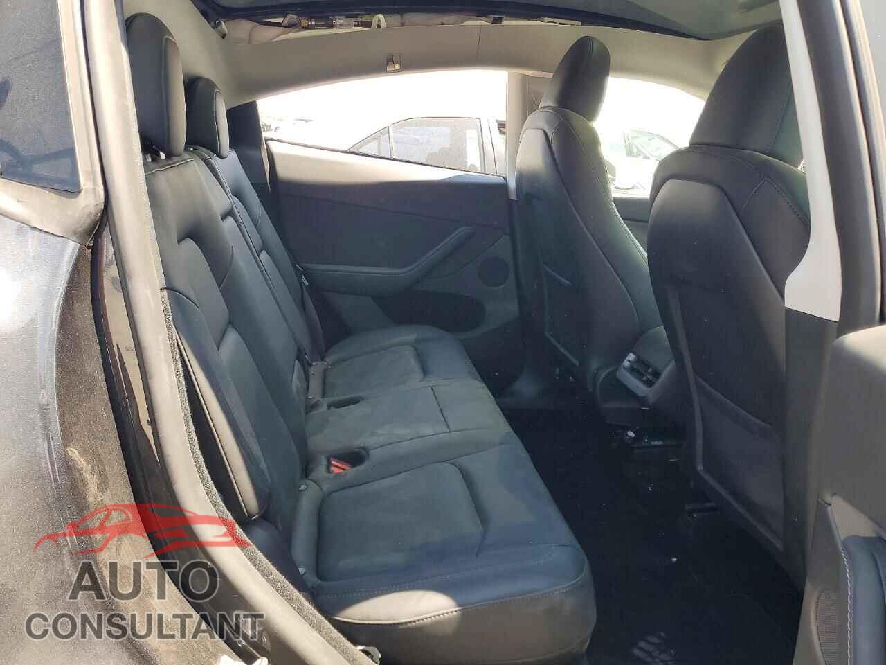 TESLA MODEL Y 2024 - 7SAYGDEE5RF059248