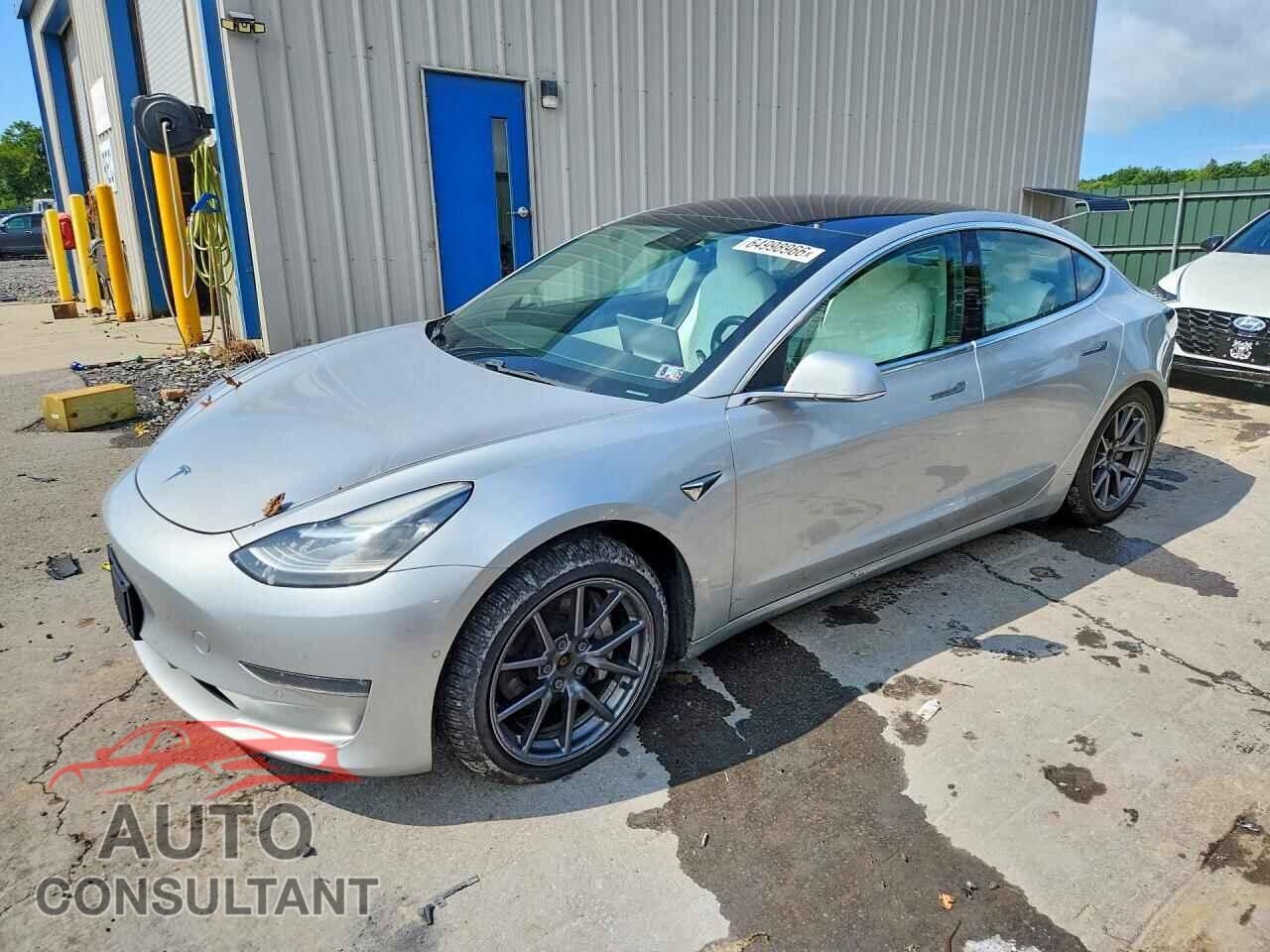TESLA MODEL 3 2018 - 5YJ3E1EB5JF096189