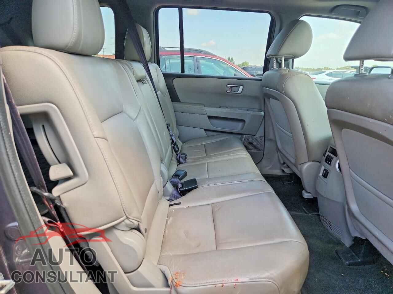 HONDA PILOT 2015 - 5FNYF4H52FB007745