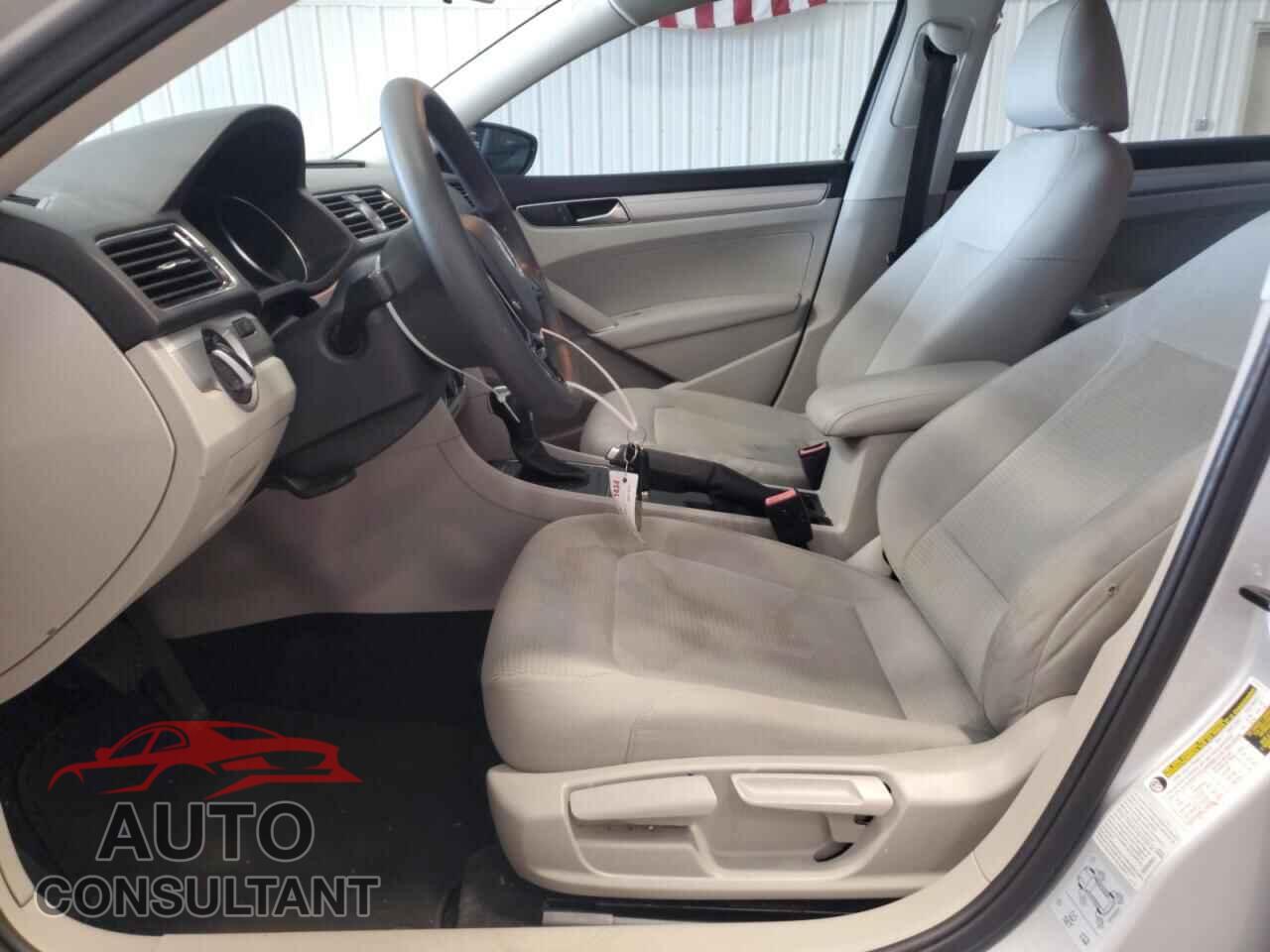 VOLKSWAGEN PASSAT 2017 - 1VWAT7A31HC024781