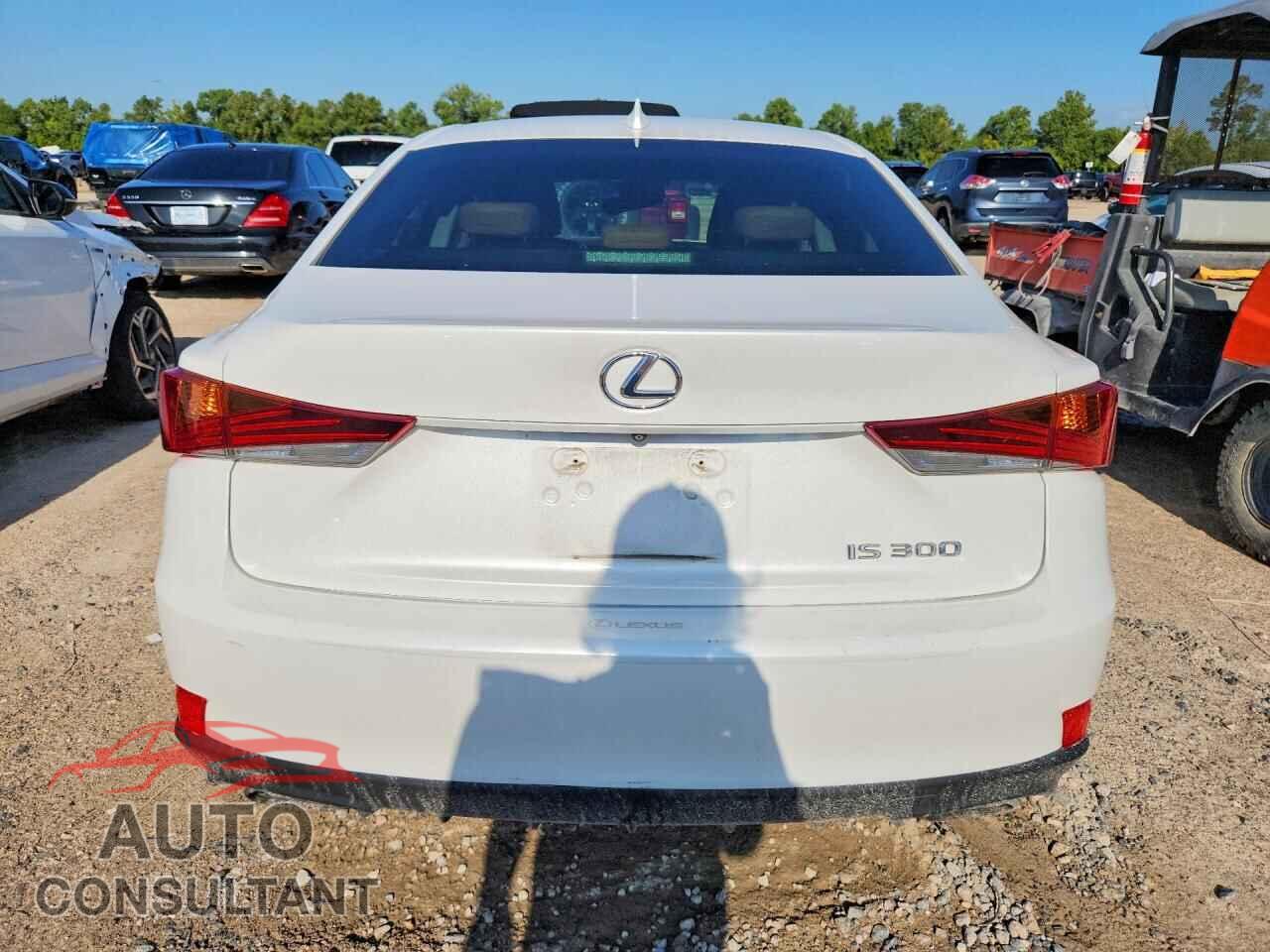 LEXUS IS 2018 - JTHBA1D29J5072003