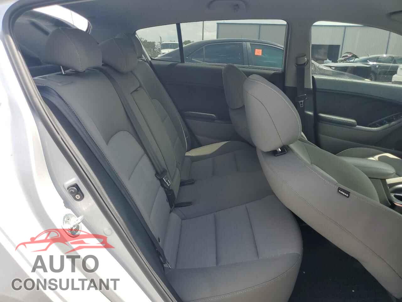 KIA FORTE 2015 - KNAFX5A85F5325856