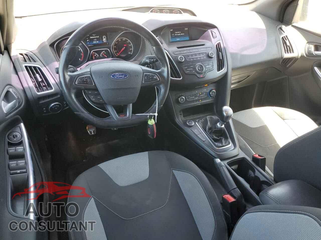 FORD FOCUS 2015 - 1FADP3L92FL384112