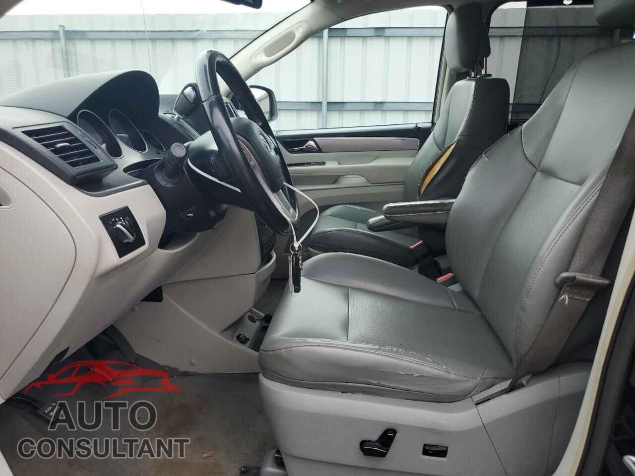VOLKSWAGEN ROUTAN 2011 - 2V4RW3DG6BR716978