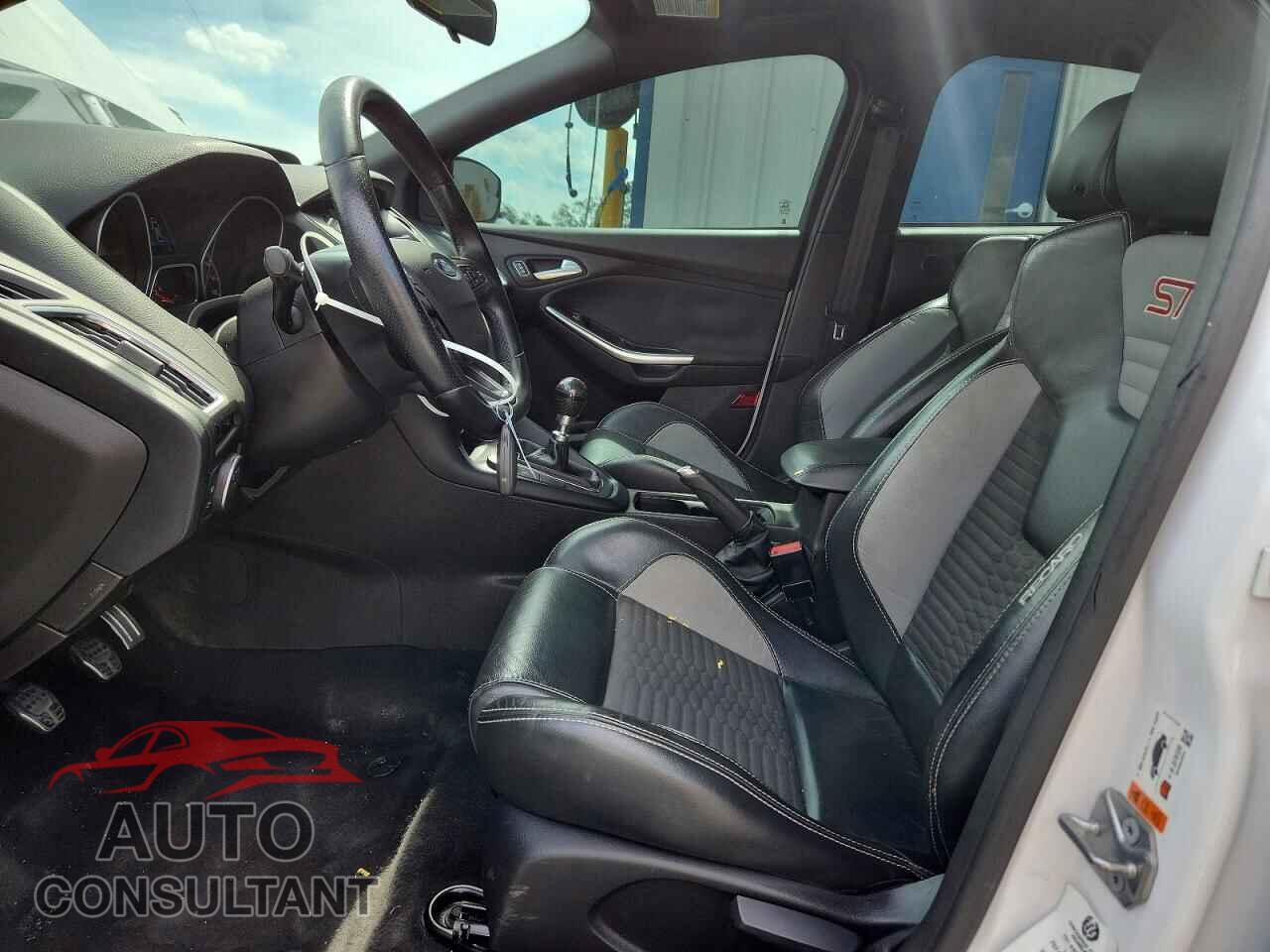 FORD FOCUS 2017 - 1FADP3L98HL275348