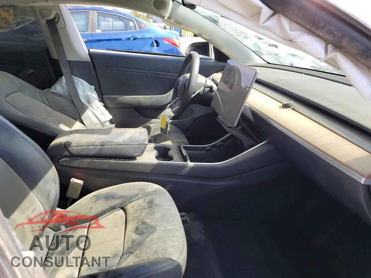 TESLA MODEL 3 2019 - 5YJ3E1EA2KF447567