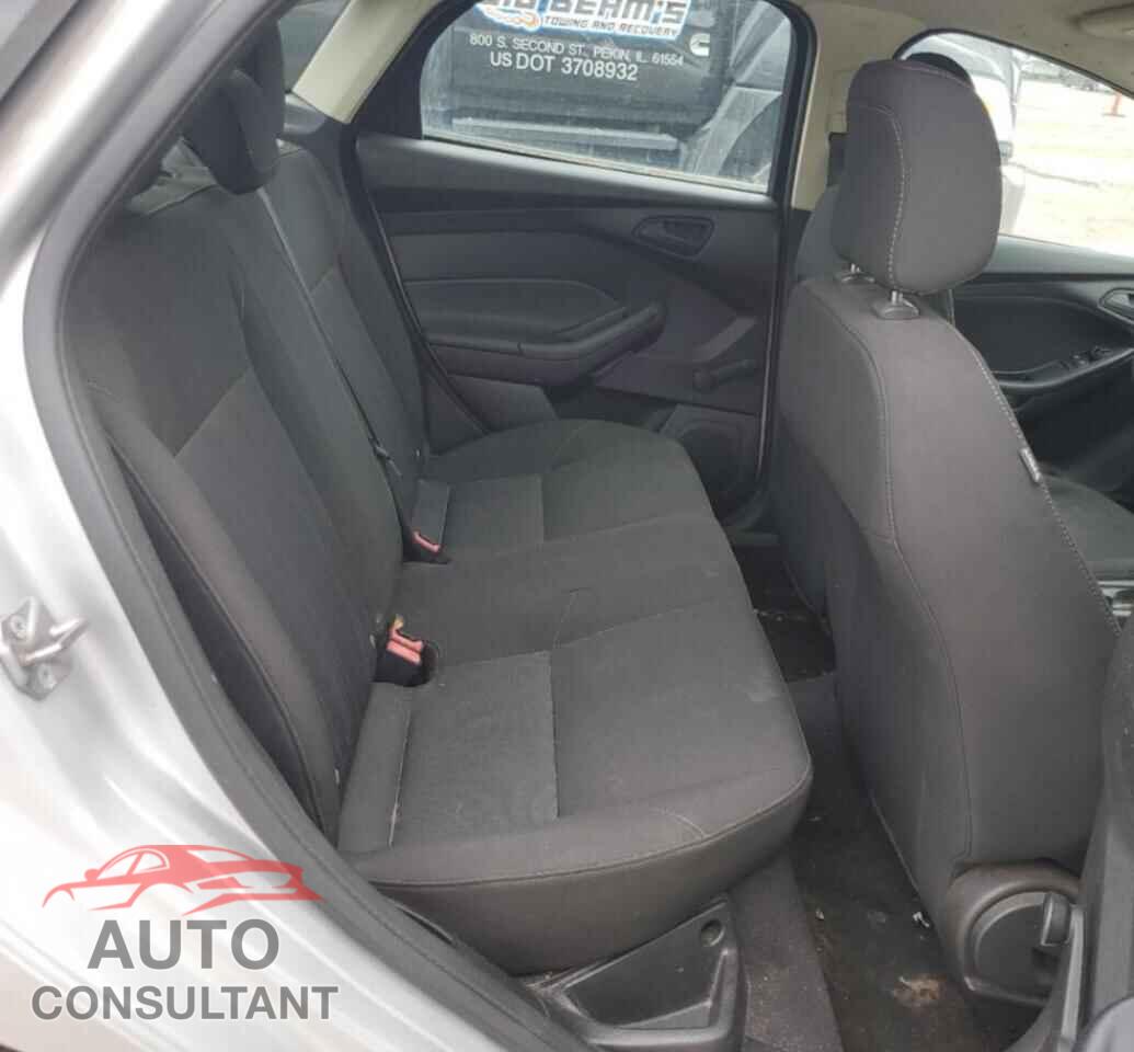 FORD FOCUS 2015 - 1FADP3E22FL209598