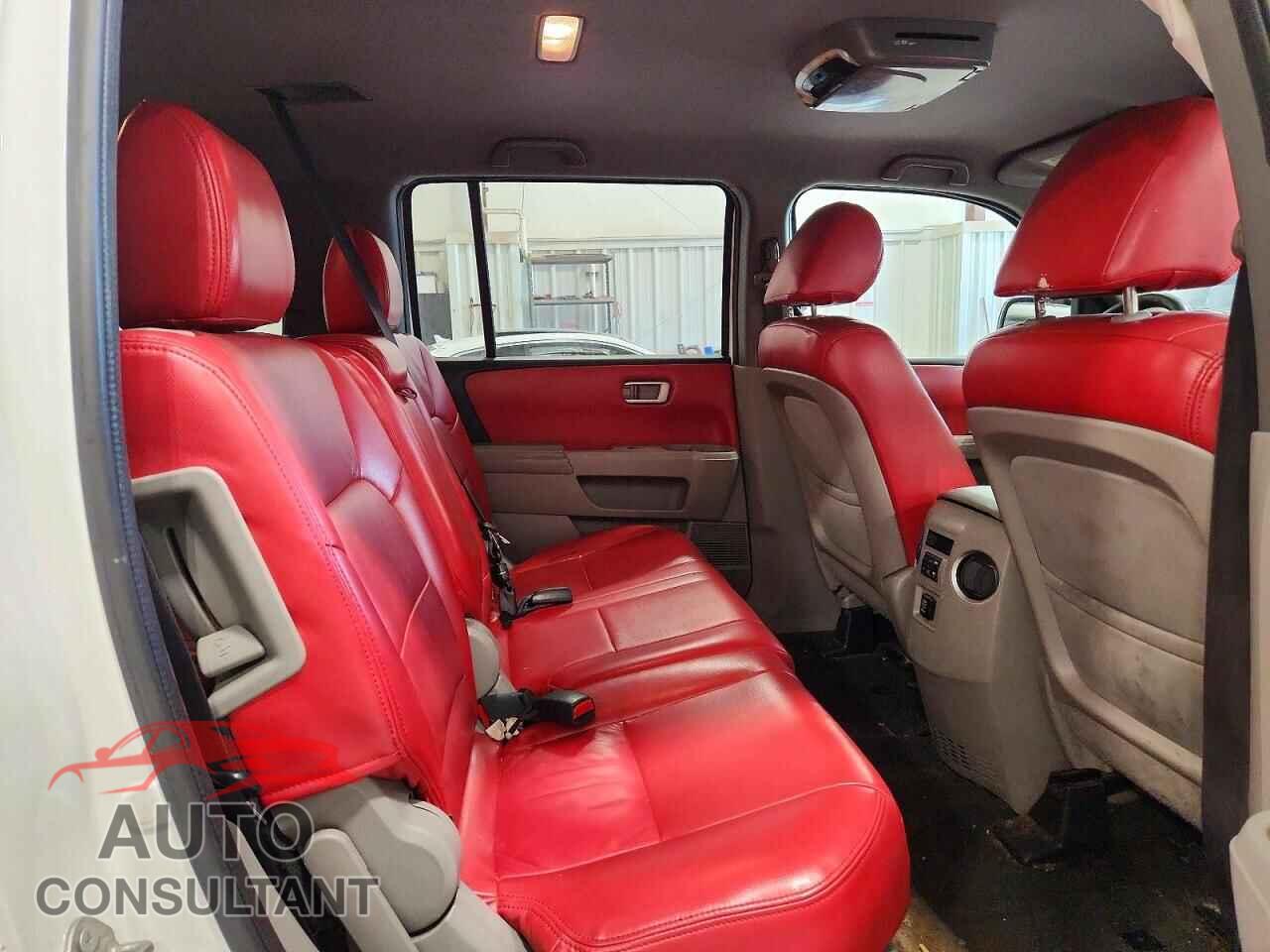 HONDA PILOT 2015 - 5FNYF4H26FB019340