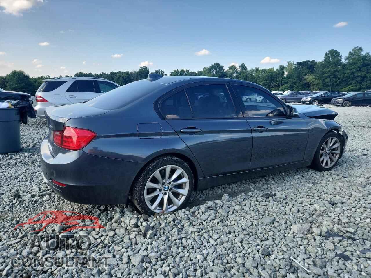 BMW 3 SERIES 2013 - WBA3C1G56DNR45455
