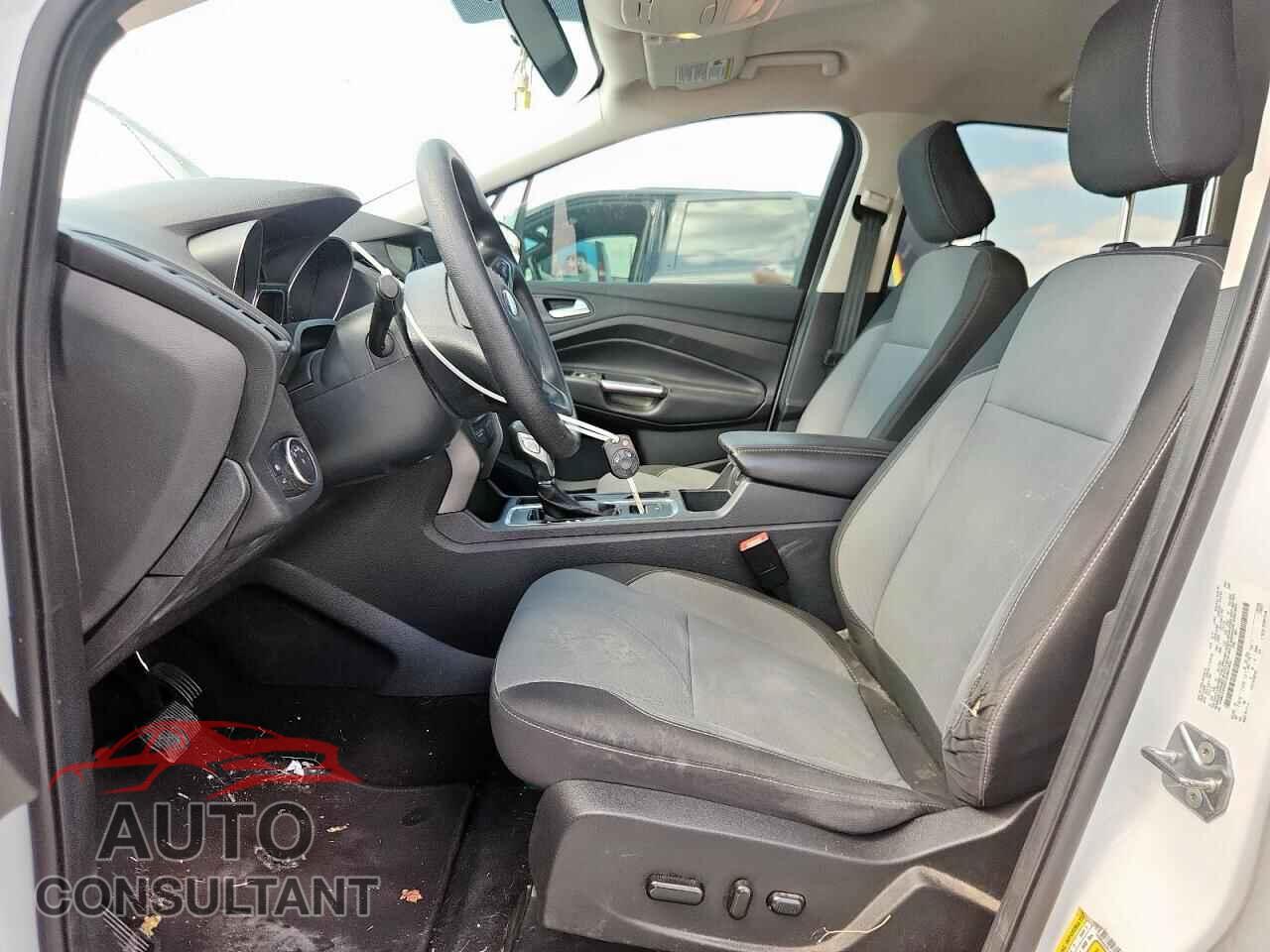 FORD ESCAPE 2018 - 1FMCU0GD7JUA63452