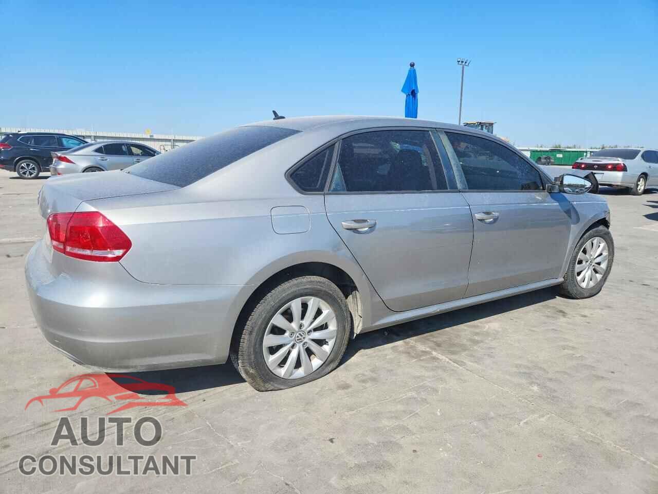 VOLKSWAGEN PASSAT 2012 - 1VWAH7A33CC094311