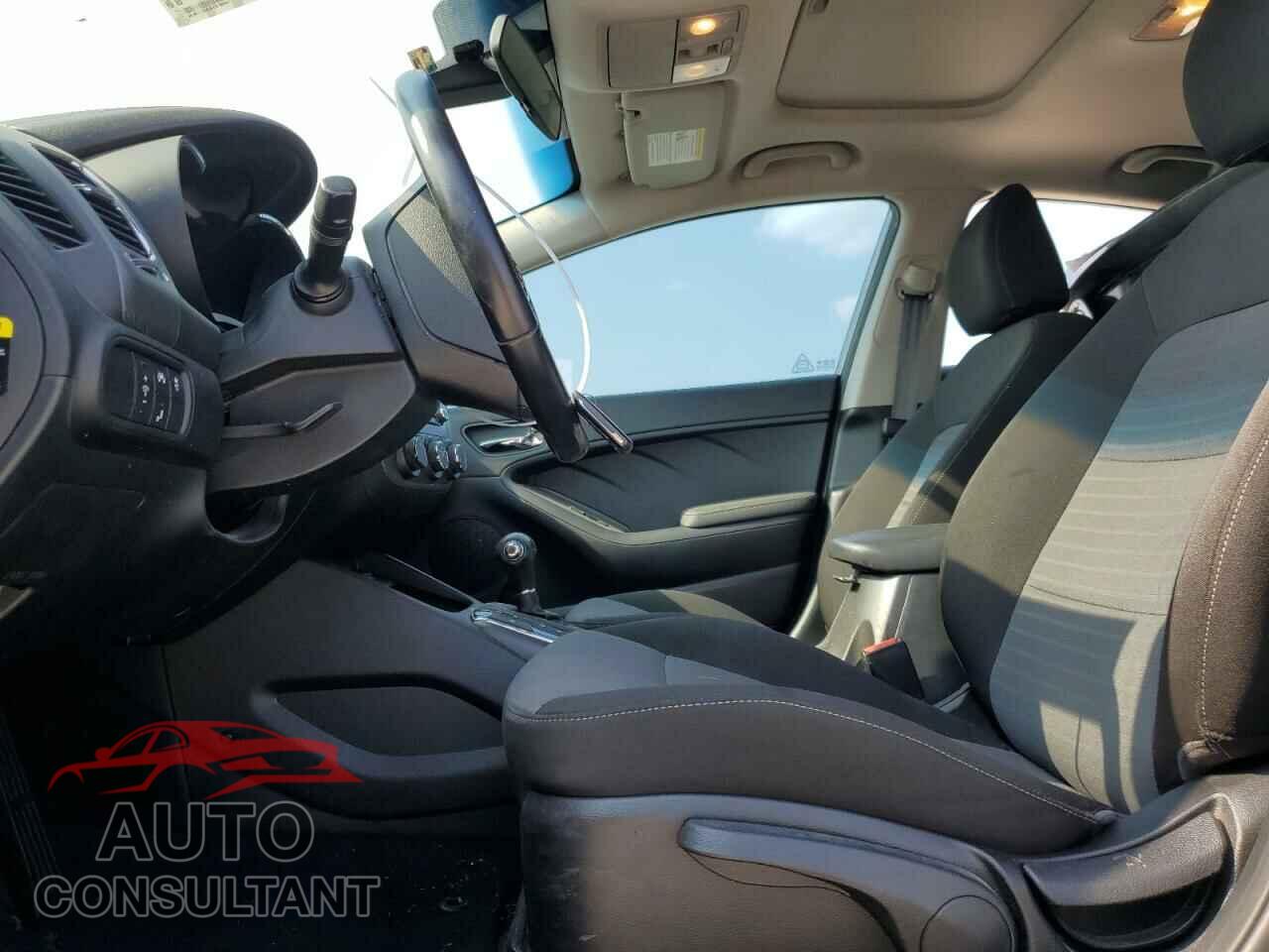 KIA FORTE 2018 - 3KPFL4A74JE242285
