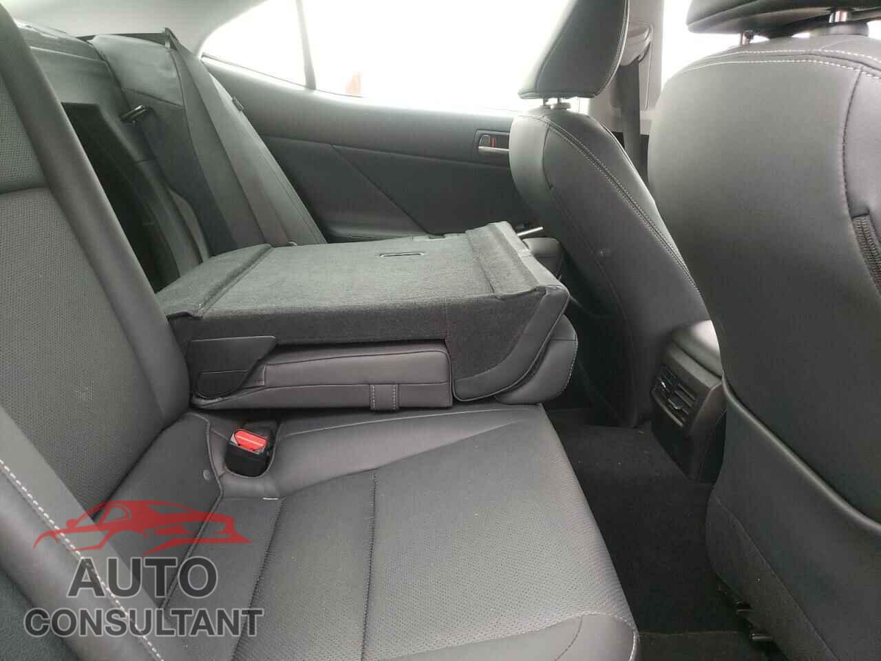 LEXUS IS 2018 - JTHC81D2XJ5033758