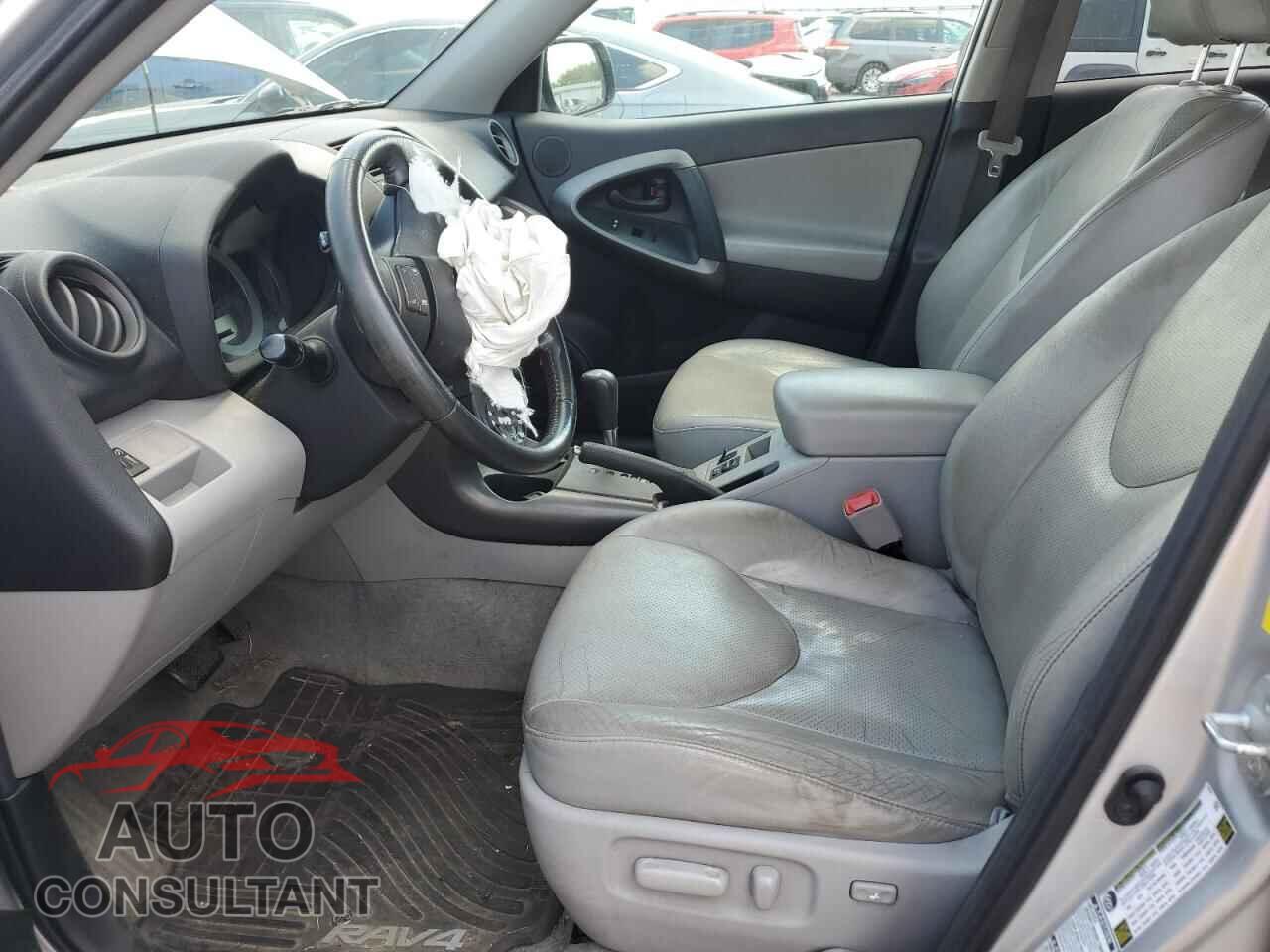 TOYOTA RAV4 2011 - 2T3DF4DV8BW096018