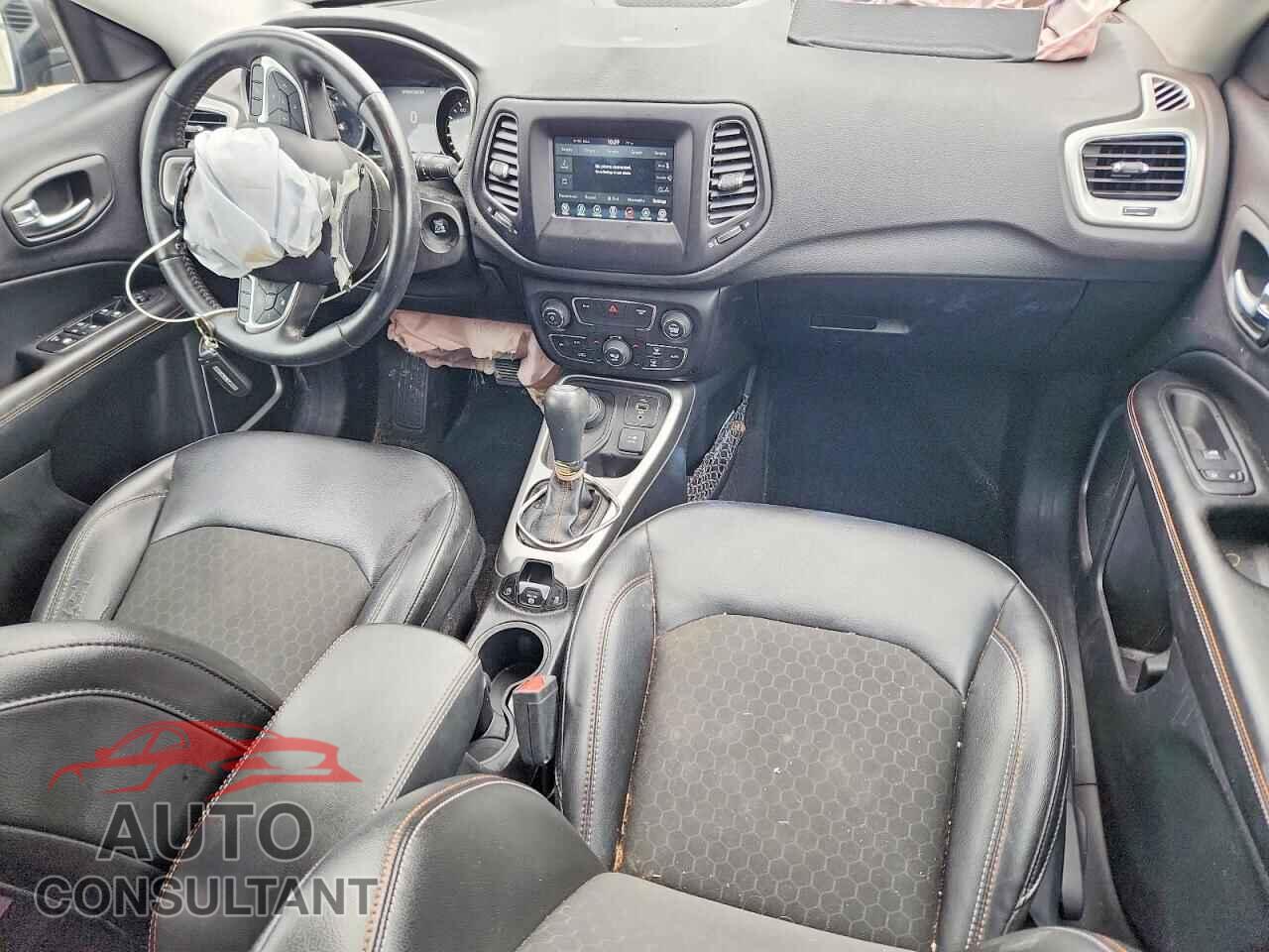 JEEP COMPASS 2018 - 3C4NJDBB8JT355592