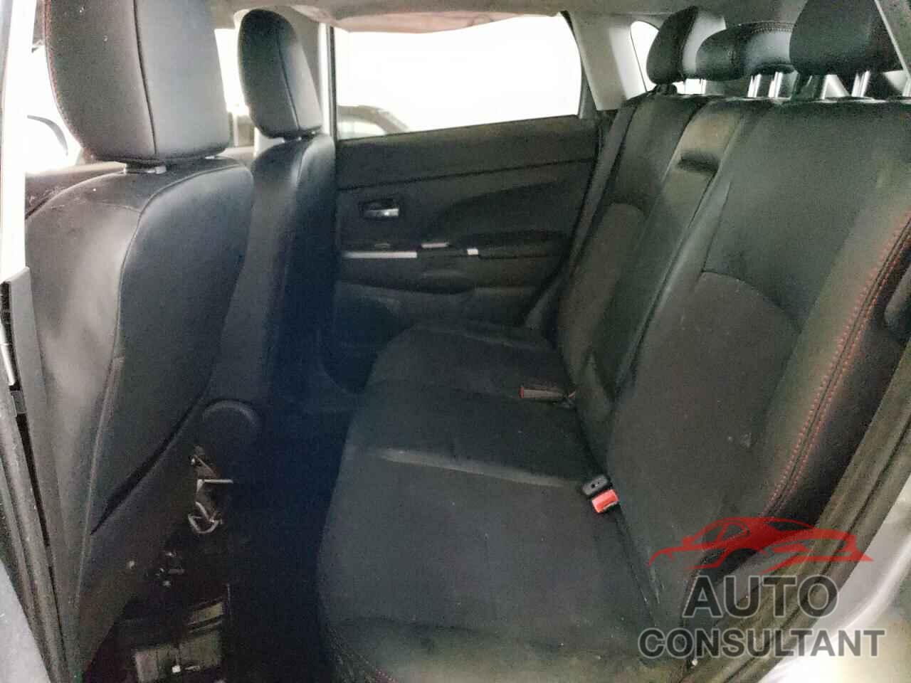 MITSUBISHI OUTLANDER 2022 - JA4ARUAU3NU014052